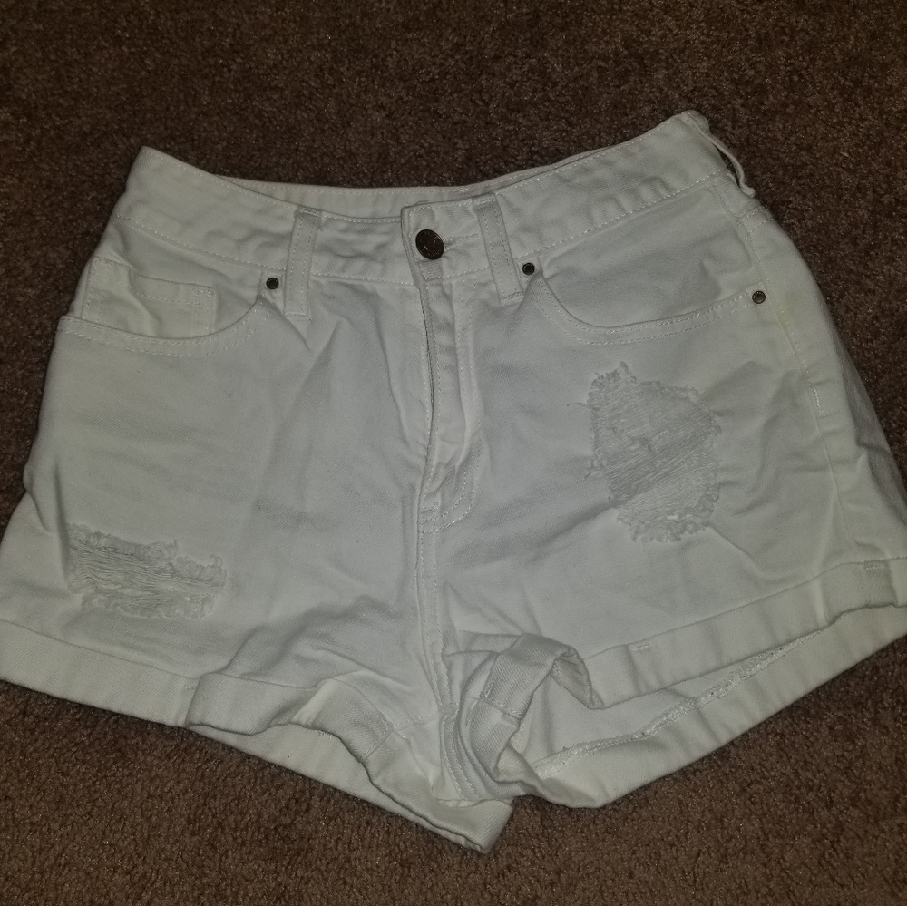 Pacsun White High-Waisted Distressed Shorts 24